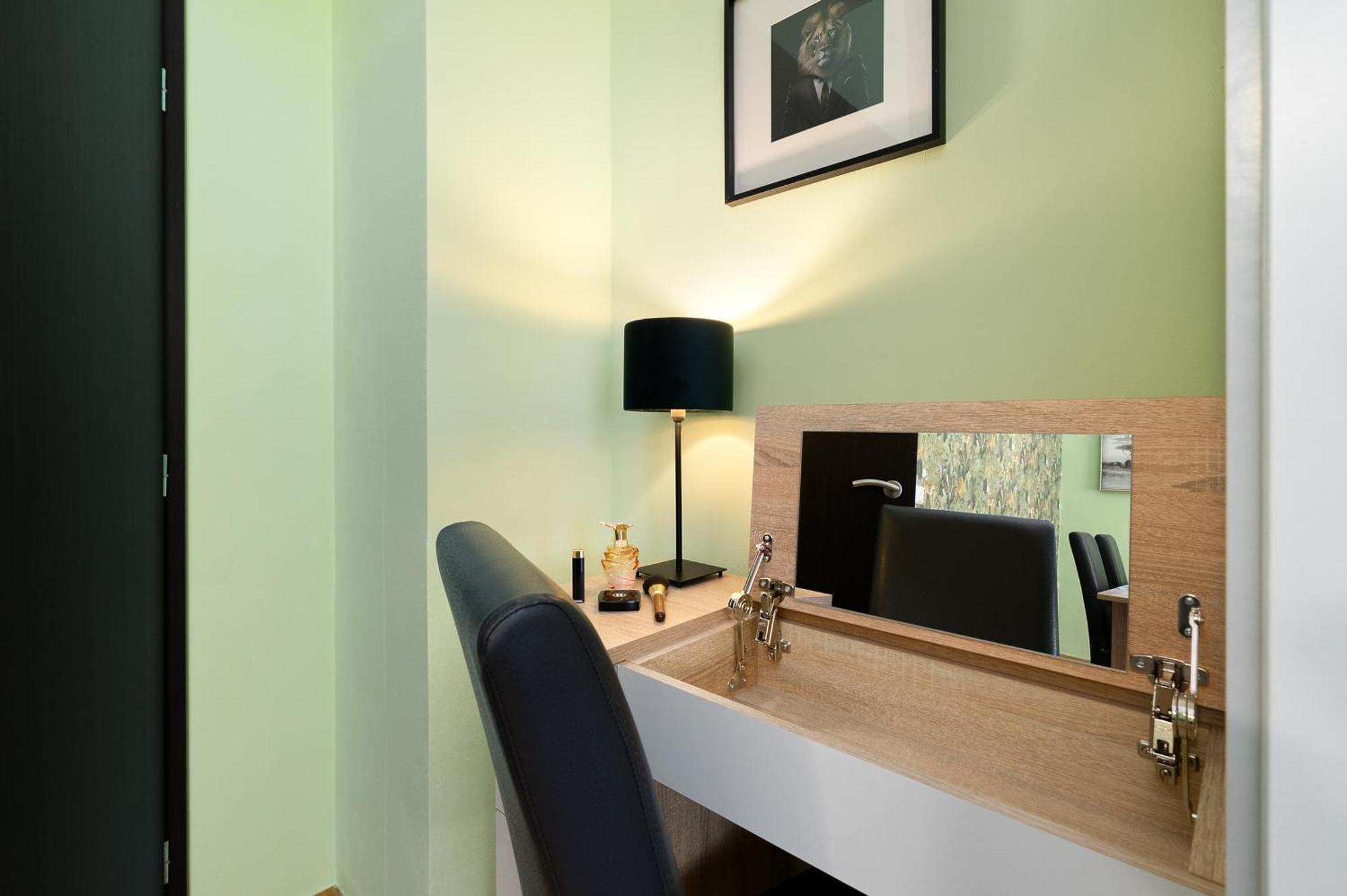 Oasis Apartments At Charles Square براغ المظهر الخارجي الصورة