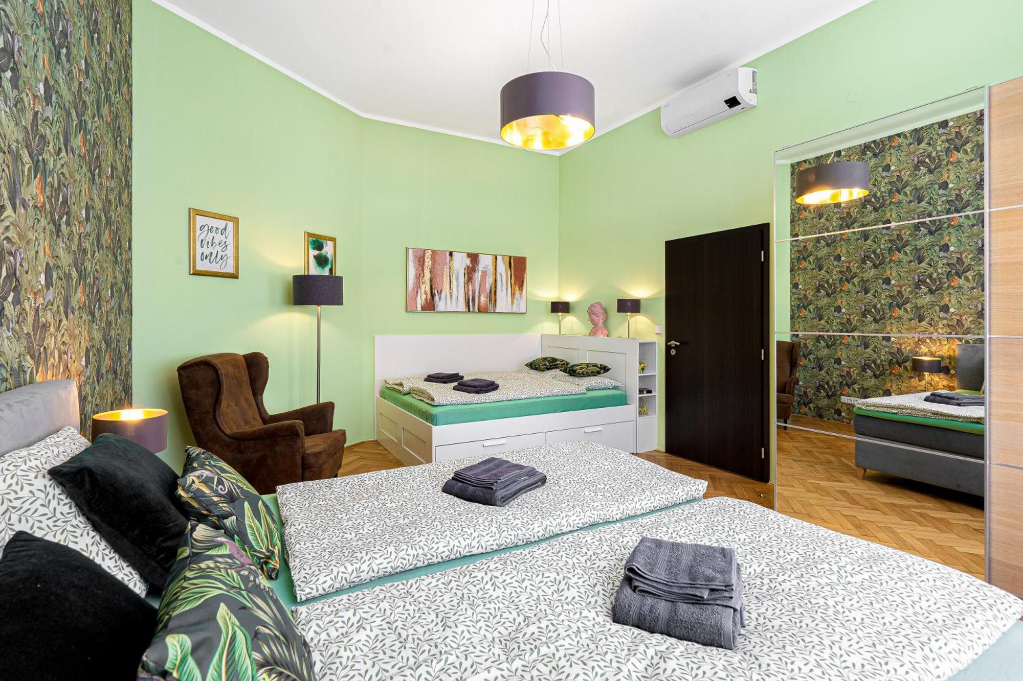 Oasis Apartments At Charles Square براغ المظهر الخارجي الصورة