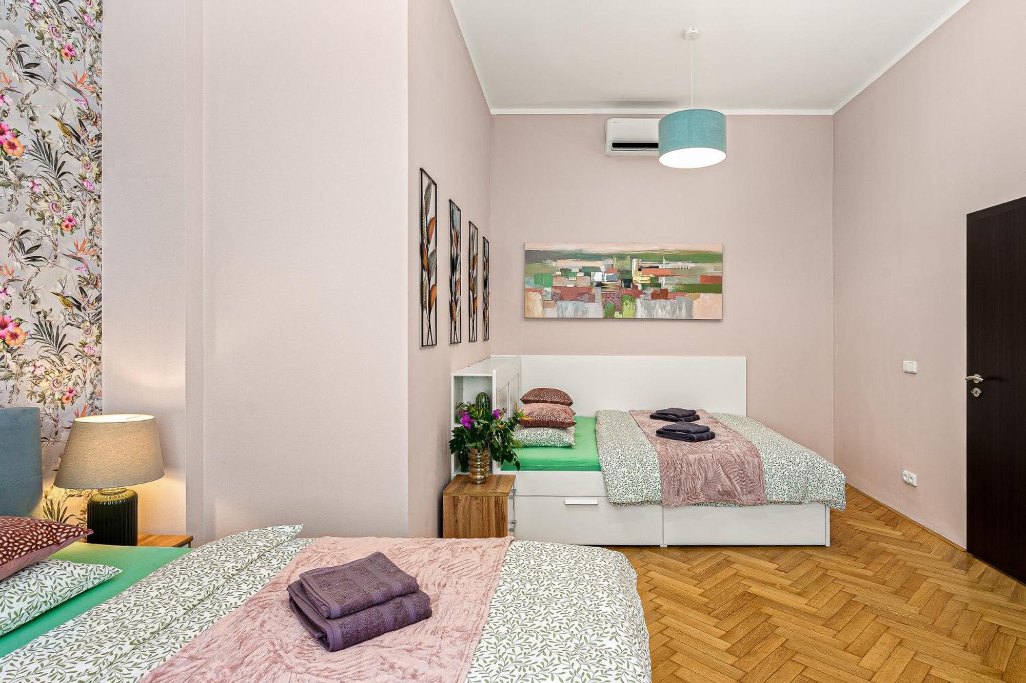 Oasis Apartments At Charles Square براغ المظهر الخارجي الصورة